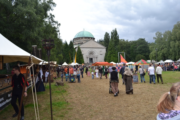 Mausoleum Vorplatz