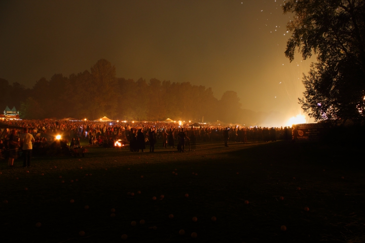 Massen_beim_Feuerspektakel